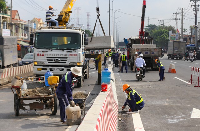 Cầu vượt hơn 500 tỷ đồng phía Tây TP HCM thông xe trước 3 tháng ảnh 8 Cầu vượt hơn 500 tỷ đồng phía Tây TP HCM thông xe trước 3 tháng ảnh 8