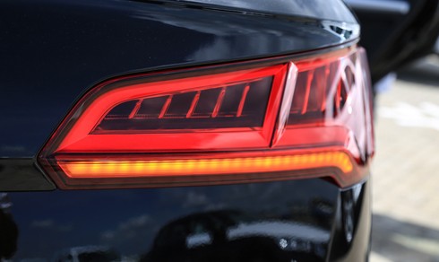 Audi Q5 đời mới cập cảng Sài Gòn ảnh 4 Audi Q5 đời mới cập cảng Sài Gòn ảnh 4