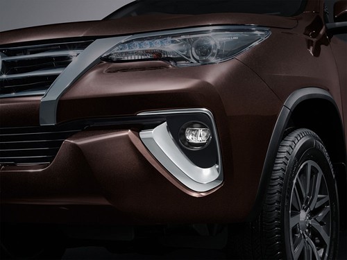 Toyota Fortuner mới bỏ phanh tang trống, giá từ 37.300 USD ảnh 2 Toyota Fortuner mới bỏ phanh tang trống, giá từ 37.300 USD ảnh 2