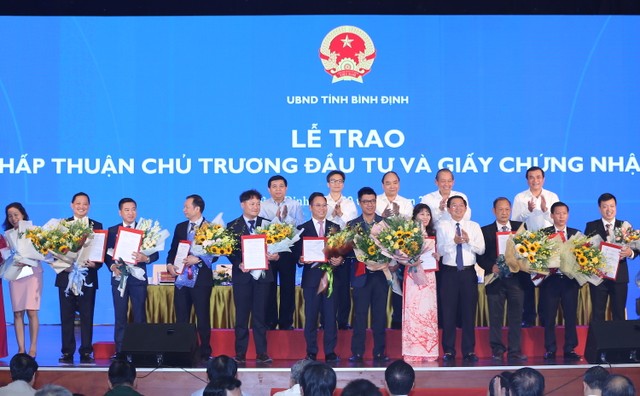 Bình Định trao Giấy chứng nhận đăng ký đầu tư cho 15 dự án với tổng số vốn trên 36.000 tỷ đồng ảnh 2