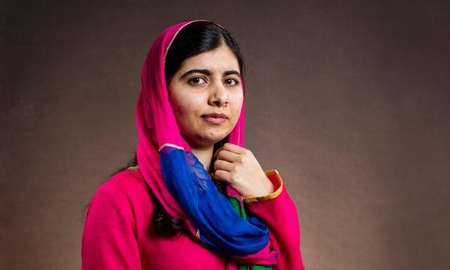 Malala Yousafzai, sinh năm 1997, là ví dụ tiêu biểu về một người tuổi Sửu luôn đấu tranh cho điều họ nghĩ là đúng đắn. Năm 15 tuổi, Malala đã đấu tranh chống lại phiến quân Taliban tại Pakistan để được đi học. Cô bị các tay súng tấn công và bị thương nặng. Cô được đưa tới Anh điều trị và may mắn được cứu sống. Sau khi sống sót, cô đã vận động mạnh mẽ cho hoạt động nữ quyền khắp thế giới. Malala giành giải Nobel Hòa bình năm 2014 khi mới 17 tuổi, trở thành người đoạt giải Nobel Hòa bình trẻ nhất trong lịch sử.
