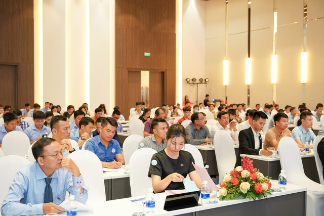 Toàn cảnh ĐHCĐ thường niên năm 2021 của Tập đoàn DIC. Toàn cảnh ĐHCĐ thường niên năm 2021 của Tập đoàn DIC.