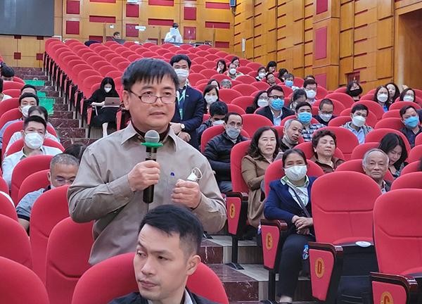 Cổ đông cá nhân - ông Tô Hồng Sơn có ý kiến tại đại hội về chỉ tiêu lợi nhuận và tăng vốn điều lệ của công ty. Ảnh Thu Lê. Cổ đông cá nhân - ông Tô Hồng Sơn có ý kiến tại đại hội về chỉ tiêu lợi nhuận và tăng vốn điều lệ của công ty. Ảnh Thu Lê.