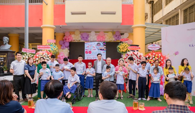 Dự án “Trao an tâm, nhận nụ cười” đồng hành cùng các em học sinh của trường THPT Đặc biệt Nguyễn Đình Chiểu (TP. Hồ Chí Minh).