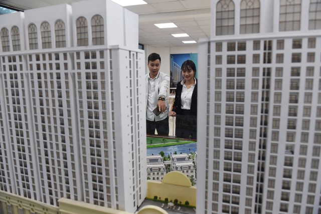 Người mua nhà là người hưởng lợi cuối cùng. Người mua nhà là người hưởng lợi cuối cùng.