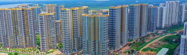 Tại TP.HCM, gần 60.000 căn hộ chưa được cấp sổ hồng do vướng tiền sử dụng đất. Ảnh: Lê Toàn. Tại TP.HCM, gần 60.000 căn hộ chưa được cấp sổ hồng do vướng tiền sử dụng đất. Ảnh: Lê Toàn.