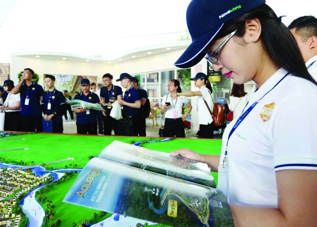 Nguồn cung căn hộ vừa túi tiền vẫn thiếu hụt nghiêm trọng. Ảnh: Lê Toàn. Nguồn cung căn hộ vừa túi tiền vẫn thiếu hụt nghiêm trọng. Ảnh: Lê Toàn.