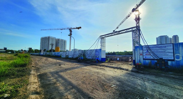 Dự án Dat Xanh Homes Riverside đang dần lấy lại sức sống với nhịp độ thi công khẩn trương. Ảnh: Việt Dũng. Dự án Dat Xanh Homes Riverside đang dần lấy lại sức sống với nhịp độ thi công khẩn trương. Ảnh: Việt Dũng.