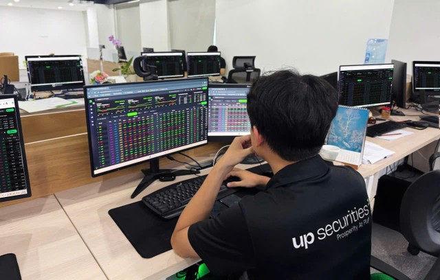 Hệ thống giao dịch UPSC được nâng cấp để đáp ứng tốc độ thị trường và nhu cầu đầu tư chuyên nghiệp.