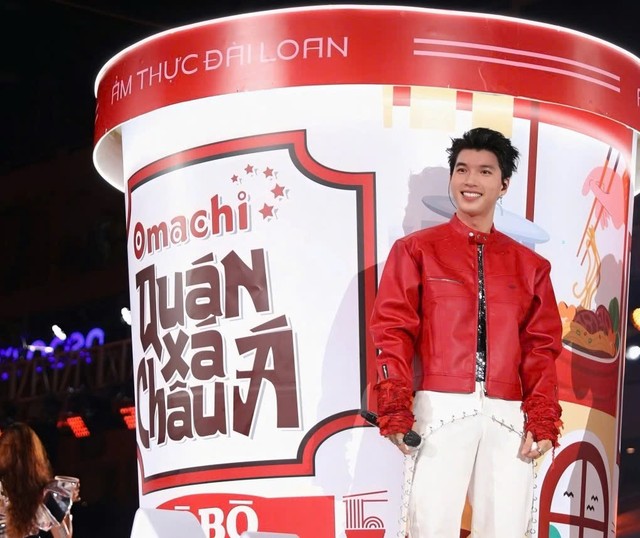 Nghệ sĩ Hieuthuhai biểu diễn tại sự kiện Omachi debut. Nghệ sĩ Hieuthuhai biểu diễn tại sự kiện Omachi debut.