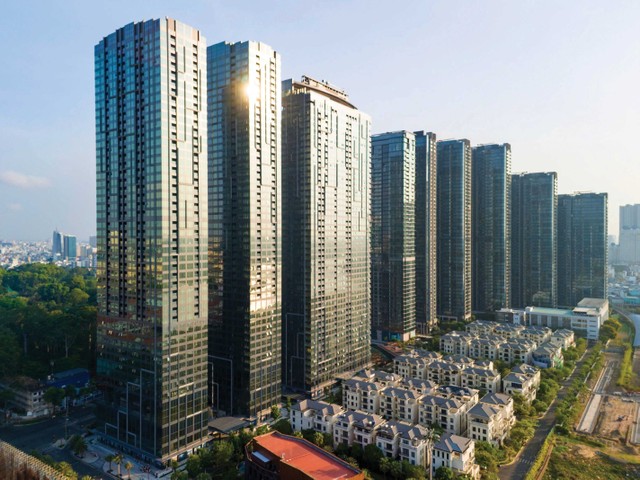 Loạt sản phẩm bất động sản cao cấp tại trung tâm TP.HCM. Ảnh: Lê Toàn. Loạt sản phẩm bất động sản cao cấp tại trung tâm TP.HCM. Ảnh: Lê Toàn.