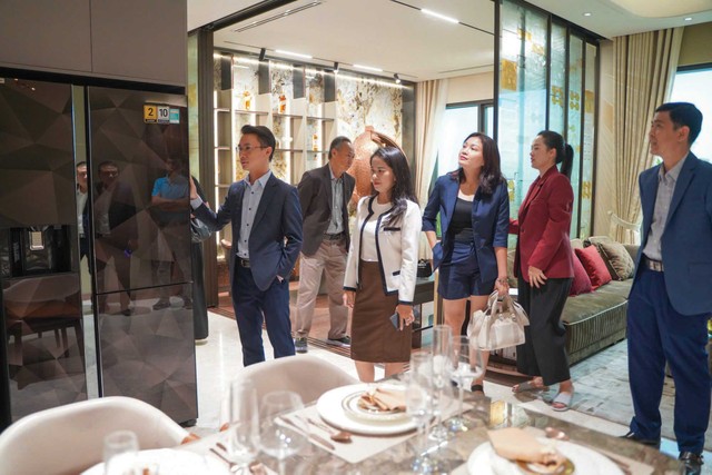 Người mua nhà ngày càng trẻ hóa. Ảnh: Việt Dũng.