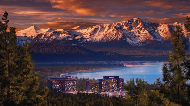 Lake Tahoe là niềm kiêu hãnh của miền Tây nước Mỹ với những khu nghỉ dưỡng cao cấp ven hồ