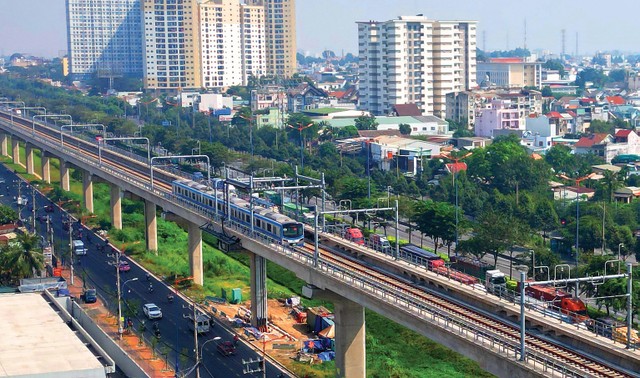 Dòng tiền đầu tư đang dịch chuyển theo các tuyến metro. Ảnh: Lê Toàn.