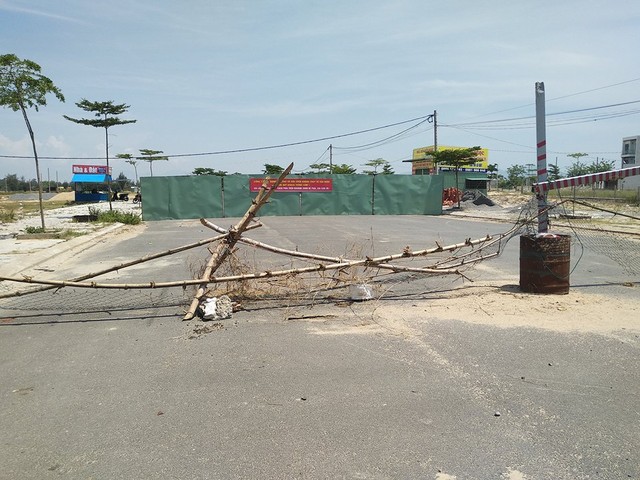 Quảng Nam: Cả thập kỷ chờ đợi đất tái định cư, dân bức xúc rào đường vào dự án ảnh 1
