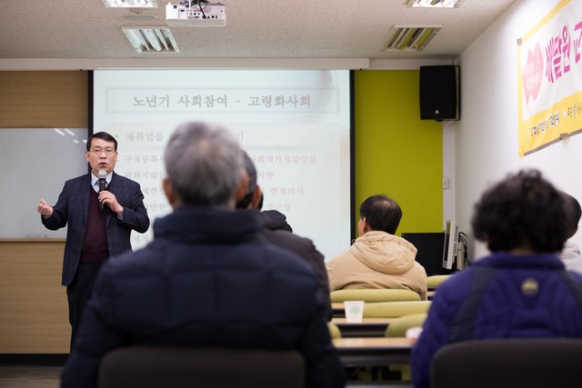 Hàng ngàn người cao tuổi Hàn Quốc vật lộn để kiếm sống ảnh 3