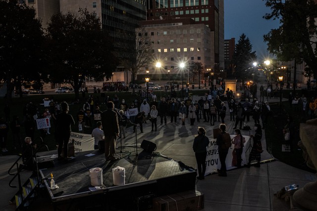 Người biểu tình tại Michigan tập trung từ sáng sớm