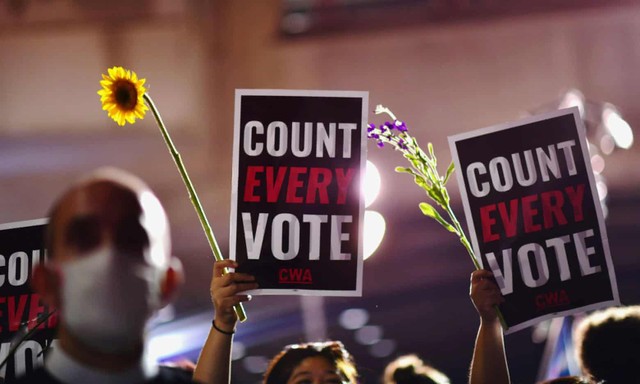 Những người ủng hộ ông Trump có thêm 1 đêm không ngủ