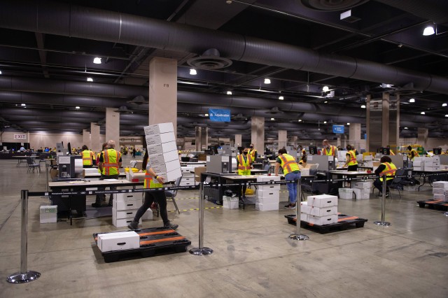 Vì đại dịch, công tác kiểm phiếu trở nên phức tạp hơn