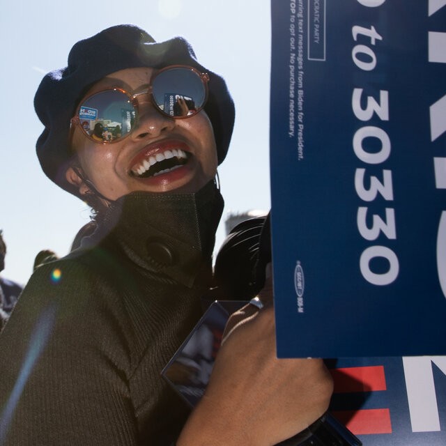 Nhiều bữa tiệc ăn mừng trên đường phố được tổ chức