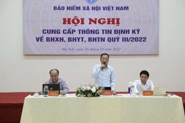 Ông Lê Hùng Sơn, Phó tổng giám đốc Bảo hiểm Xã hội Việt Nam chia sẻ thông tin tại Hội nghị Ông Lê Hùng Sơn, Phó tổng giám đốc Bảo hiểm Xã hội Việt Nam chia sẻ thông tin tại Hội nghị