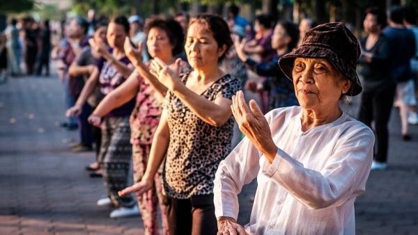 Việt Nam là một trong các quốc gia có tốc độ già hóa dân số nhanh nhất thế giới Việt Nam là một trong các quốc gia có tốc độ già hóa dân số nhanh nhất thế giới