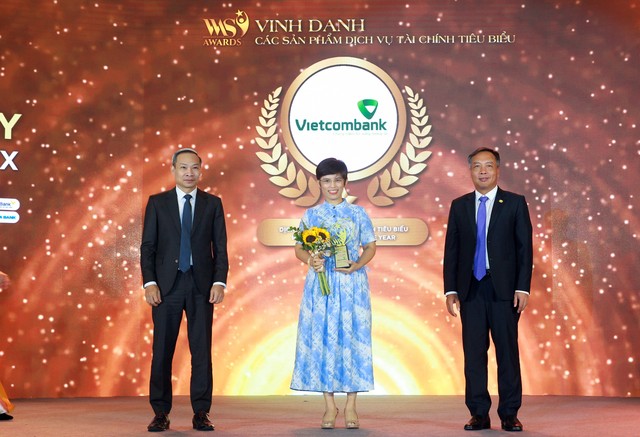 Vietcombank đã được nhận giải thưởng Dịch vụ Khách hàng Ưu tiên tiêu biểu do Hội đồng chuyên môn VWAS 2023 và độc giả Báo Đầu tư bình chọn