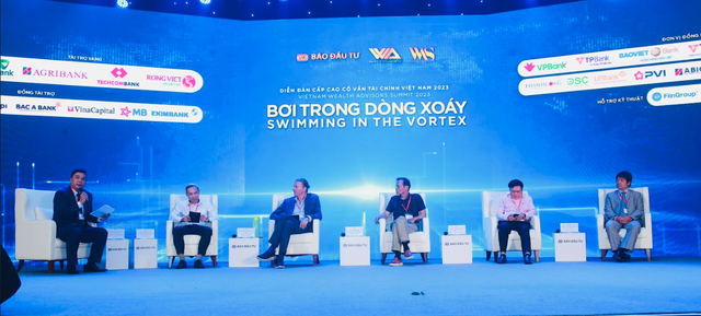 Các diễn giả trao đổi tại phiên 1 của Diễn đàn. Các diễn giả trao đổi tại phiên 1 của Diễn đàn.