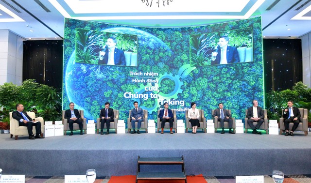 Toàn cảnh phiên thảo luận 2: "Hành động của chúng ta" tại Hội thảo Phát triển bền vững 2023 Toàn cảnh phiên thảo luận 2: "Hành động của chúng ta" tại Hội thảo Phát triển bền vững 2023