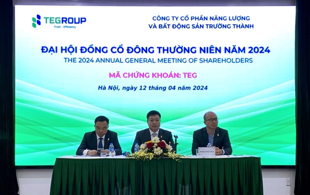 Ông Đặng Trung Kiên, Chủ tịch HĐQT Năng lượng và Bất động sản Trường Thành (ngồi giữa)