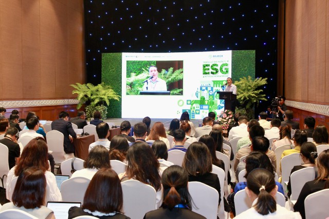 Ông Nguyễn Tú Anh, Giám đốc Trung tâm thông tin, Phân tích và Dự báo kinh tế, Ban Kinh tế Trung ương phát biểu tại Hội thảo