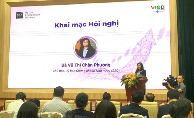 Bà Vũ Thị Chân Phương, Chủ tịch Ủy ban Chứng khoán Nhà nước tại Hội nghị Bà Vũ Thị Chân Phương, Chủ tịch Ủy ban Chứng khoán Nhà nước tại Hội nghị