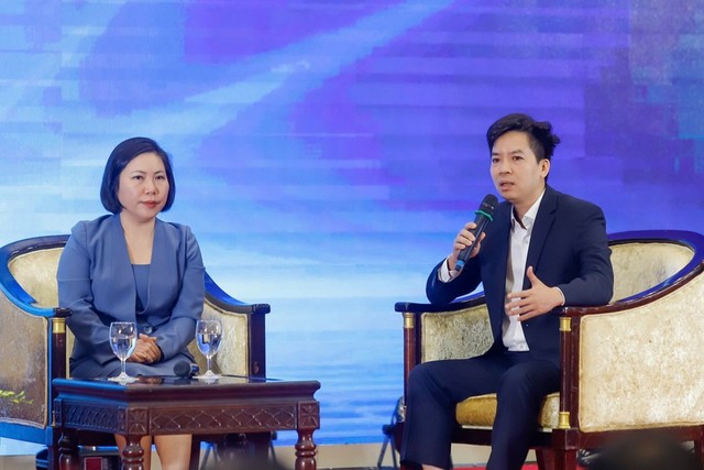 Bà Phạm Thị Ngọc Thủy, Giám đốc Văn phòng Ban Nghiên cứu Phát triển kinh tế tư nhân và ông Hà Quang Hưng, Phó Cục trưởng Cục Quản lý nhà và thị trường bất động sản, Bộ Xây dựng Bà Phạm Thị Ngọc Thủy, Giám đốc Văn phòng Ban Nghiên cứu Phát triển kinh tế tư nhân và ông Hà Quang Hưng, Phó Cục trưởng Cục Quản lý nhà và thị trường bất động sản, Bộ Xây dựng