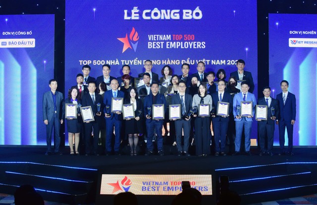 Đại diện Top 500 Nhà tuyển dụng hàng đầu Việt Nam 2024 tham dự Lễ công bố Đại diện Top 500 Nhà tuyển dụng hàng đầu Việt Nam 2024 tham dự Lễ công bố