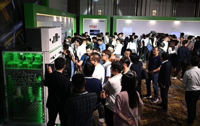 Khu vực Innovation Hub thu hút sự quan tâm đông đảo của khách tham dự Khu vực Innovation Hub thu hút sự quan tâm đông đảo của khách tham dự