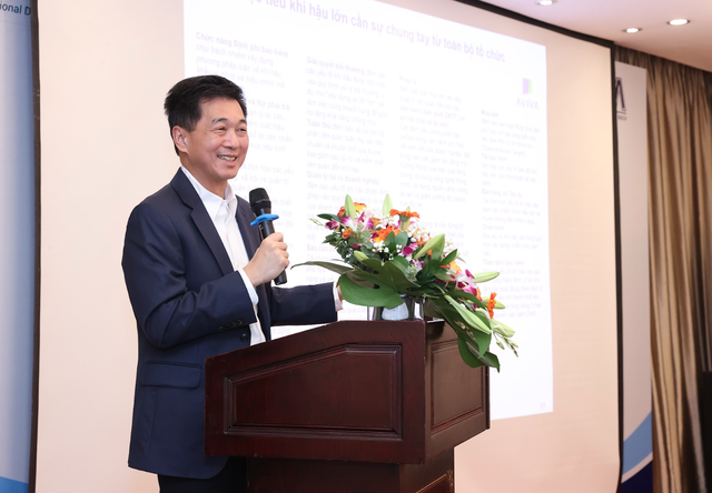 Ông Simon C.Y. WWon, Cố vấn độc lập, Trưởng khoa Tài chính Bền vững, Viện Lãnh đạo Phát triển Bền vững Cambridge (CISL) Ông Simon C.Y. WWon, Cố vấn độc lập, Trưởng khoa Tài chính Bền vững, Viện Lãnh đạo Phát triển Bền vững Cambridge (CISL)