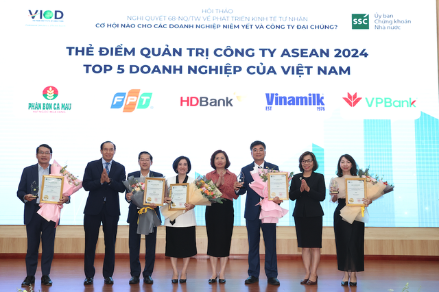 Đại diện Top 5 doanh nghiệp Việt Nam có điểm số cao nhất về Quản trị công ty tại khu vực ASEAN năm 2024 được vinh danh tại Hội thảo