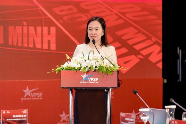 Bà Bùi Cẩm Vân, Giám đốc Khối quản trị Doanh nghiệp Buymed chia sẻ tại sự kiện