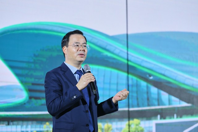 TS Trần Văn Khải, Phó Chủ nhiệm Ủy ban Khoa học, Công nghệ và Môi trường của Quốc hội chia sẻ tại Hội nghị