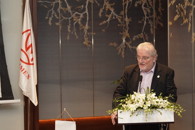 Giáo sư Richard P. Baum . Chủ tịch Học viện Trung tâm Ung thư Chính xác Quốc tế (ICPO), thành viên Hội đồng của ICPO, chủ tịch Ủy ban khoa học ICPO