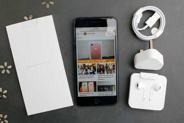 iPhone 7 Plus đầu tiên về Việt Nam, giá gần 38 triệu đồng ảnh 2 iPhone 7 Plus đầu tiên về Việt Nam, giá gần 38 triệu đồng ảnh 2