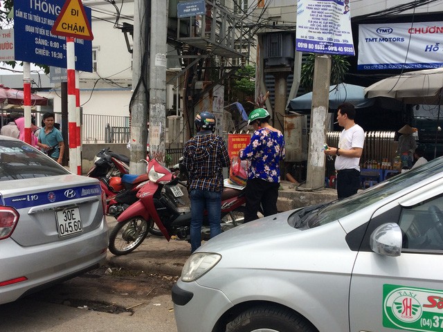 Kiếm khá nhờ “mượn” thương hiệu, xe ôm truyền thống “cố thủ” với nghề ảnh 5 Kiếm khá nhờ “mượn” thương hiệu, xe ôm truyền thống “cố thủ” với nghề ảnh 5
