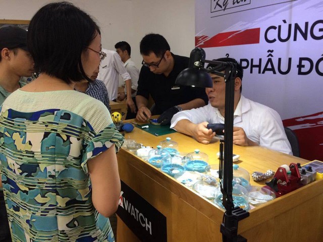 Bỏ 12.000 USD đại gia vẫn mua phải đồng hồ Rolex nhái ảnh 4 Bỏ 12.000 USD đại gia vẫn mua phải đồng hồ Rolex nhái ảnh 4