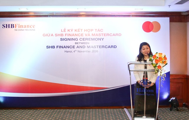 Bà Winnie Wong, đại diện của MasterCard phát biểu Bà Winnie Wong, đại diện của MasterCard phát biểu