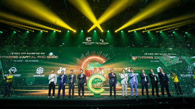 Chủ đầu tư và các lãnh đạo các đại lý thực hiện nghi thức ra quân giới thiệu dự án