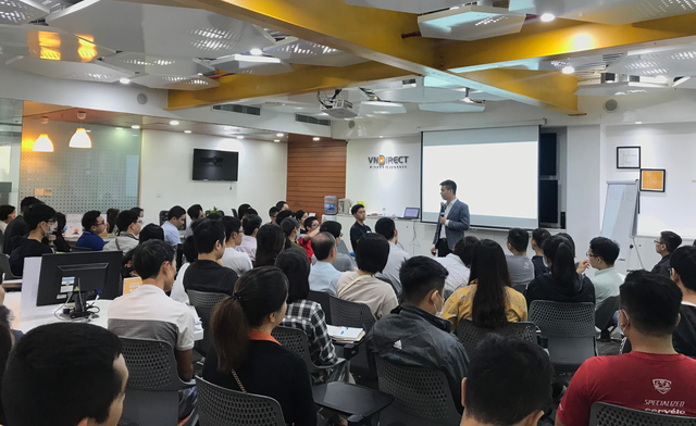 Học viện Dwealth Academy của VNDIRECT định kỳ tổ chức các chương trình chia sẻ, đào tạo dành cho nhà đầu tư tại Hà Nội và TP.HCM