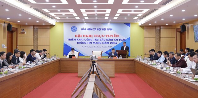 Tổng giám đốc Nguyễn Thế Mạnh phát biểu tại hội nghị Tổng giám đốc Nguyễn Thế Mạnh phát biểu tại hội nghị