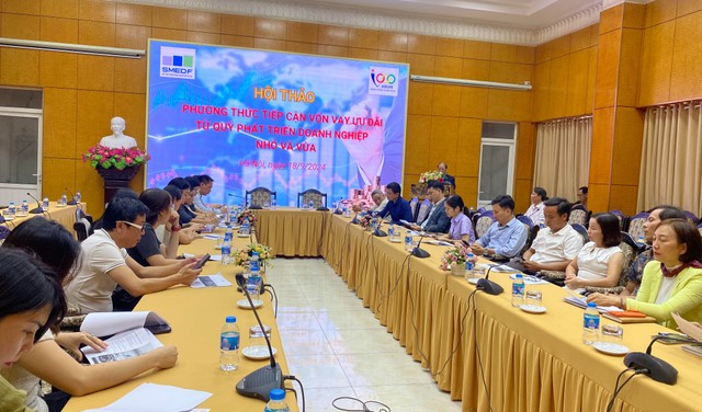Hội thảo “Phương thức tiếp cận vốn vay ưu đãi từ Quỹ phát triển Doanh nghiệp nhỏ và vừa” thu hút sự quan tâm của đông đảo doanh nghiệp. Hội thảo “Phương thức tiếp cận vốn vay ưu đãi từ Quỹ phát triển Doanh nghiệp nhỏ và vừa” thu hút sự quan tâm của đông đảo doanh nghiệp.