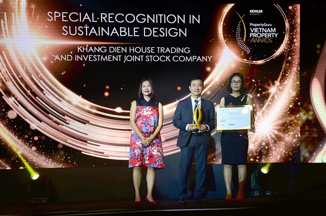 Đại diện công ty Khang Điền nhận giải Special Recognition in Sustainable Design Đại diện công ty Khang Điền nhận giải Special Recognition in Sustainable Design
