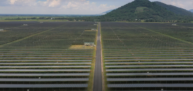 Trang trại điện mặt trời nơi biên giới Tây Nam